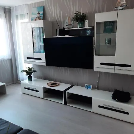 Holiday23 Apartman 希欧福克